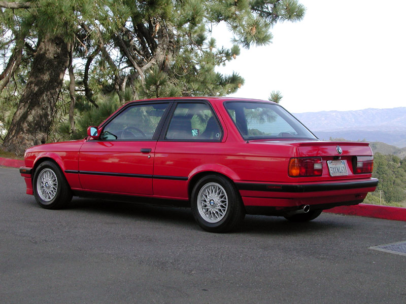 The BMW E30 318iS Resource